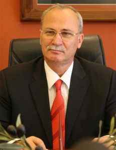 Fikret Akova